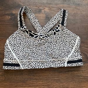 Lululemon sports bra size 6